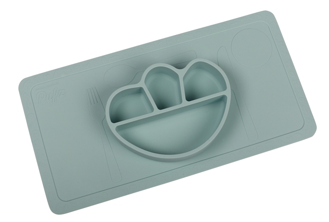 Ljusgr&ouml;n barntallrik med underl&auml;gg